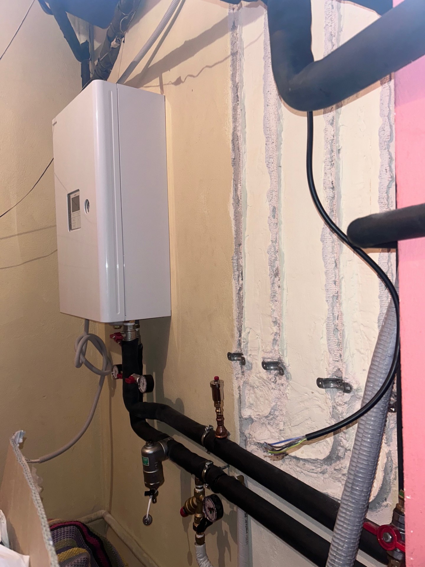 Εγκατάσταση διαιρούμενης αντλίας θερμότητας Toshiba σε μονοκατοικία στον Άλιμο